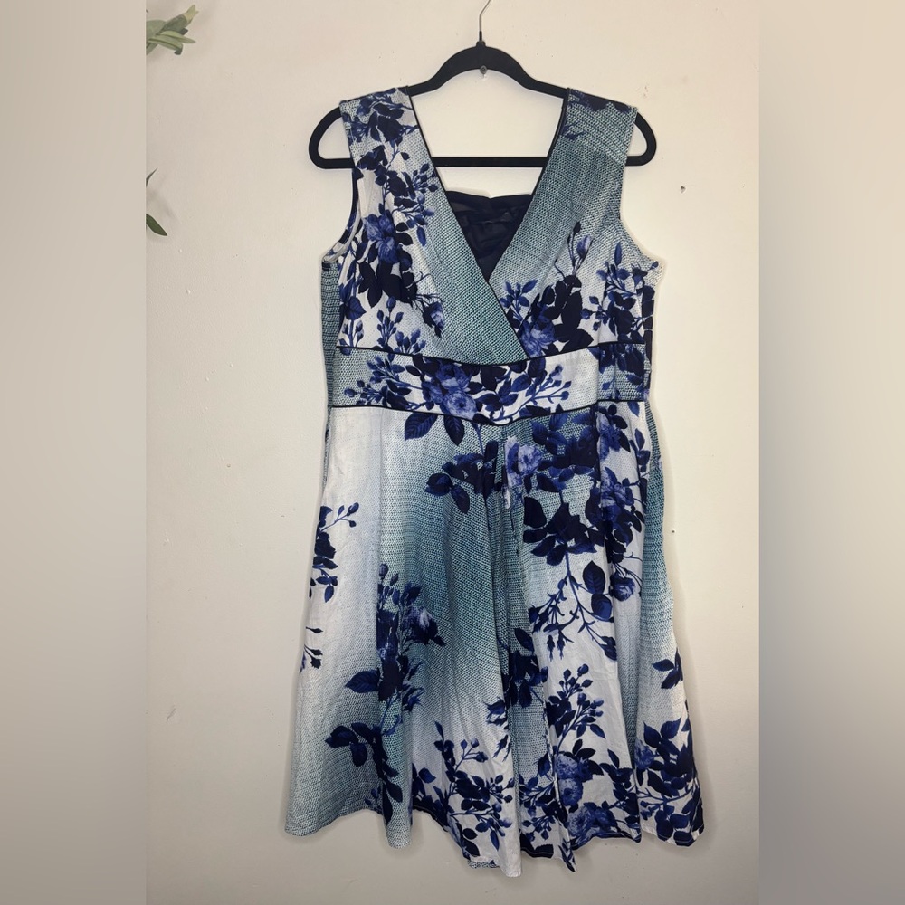 Orientique Australia Floral Blue and White Women's Dress Size L